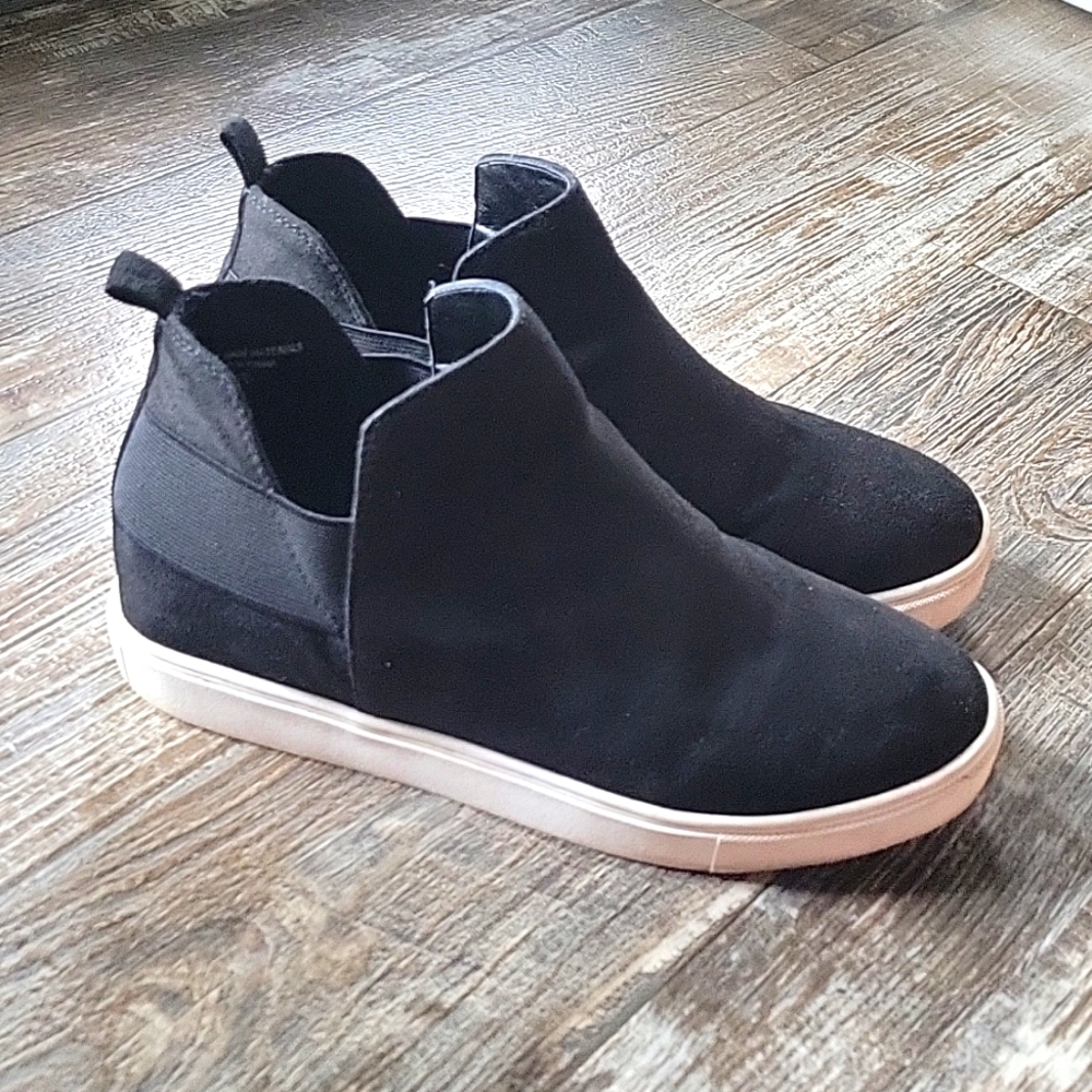 Wedged sneakers